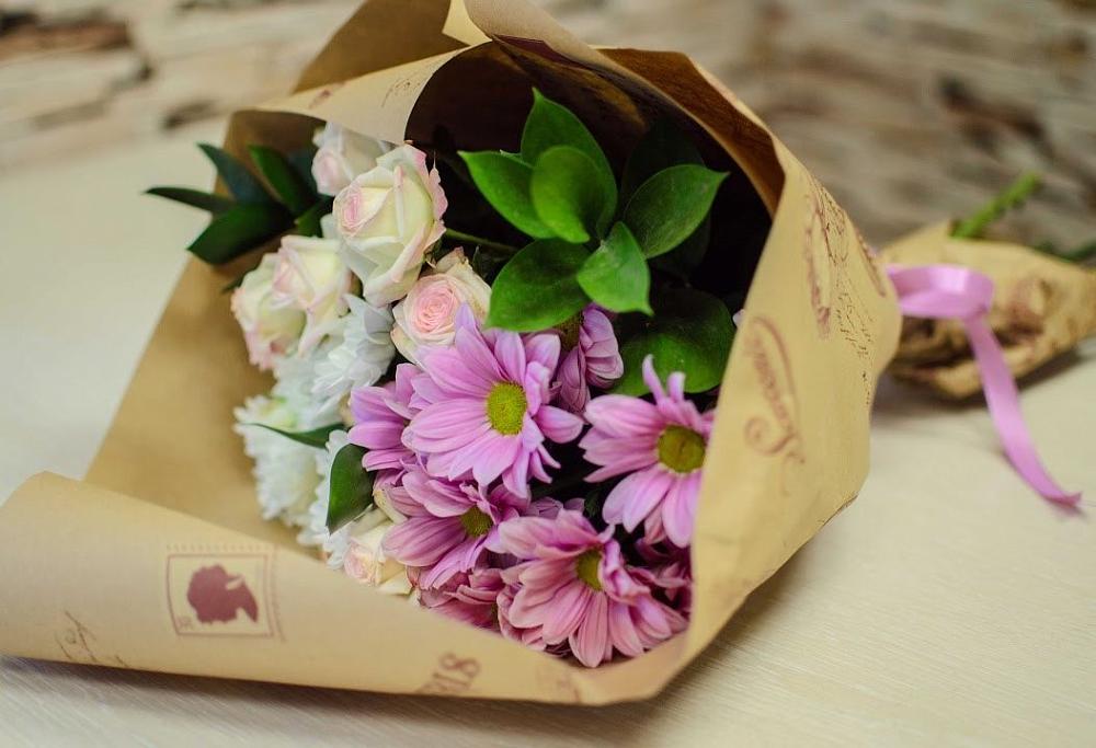 Букет улыбка в Лянторе Букет цветов из: Розы и Хризантемы в Лянторе