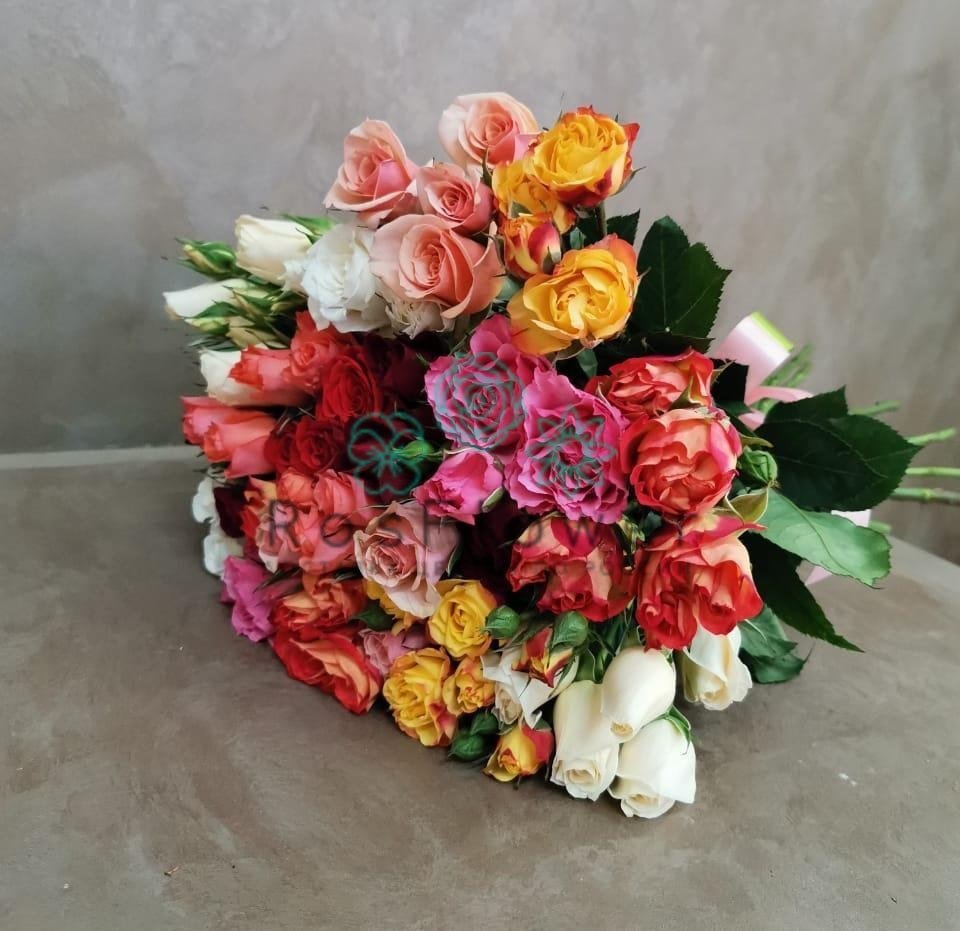Букет пестрое настроение в Лянторе Букет цветов из: Розы в Лянторе