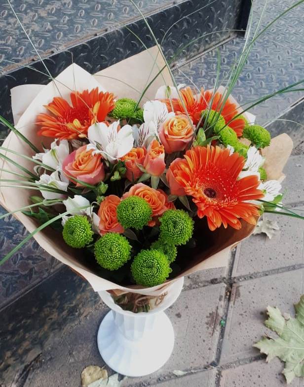 Букет огненно-рыжий в Лянторе Букет цветов из: Герберы, Хризантемы, Альстромерии и Розы в Лянторе