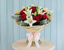 Букет цветов из:  Лилии и Розы в Лянторе