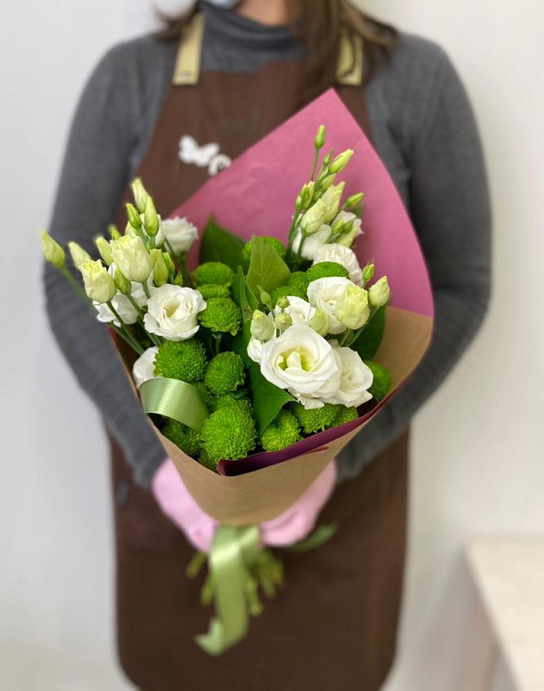 Букет морозный день в Лянторе Букет цветов из: Хризантемы и Лизиантусы в Лянторе