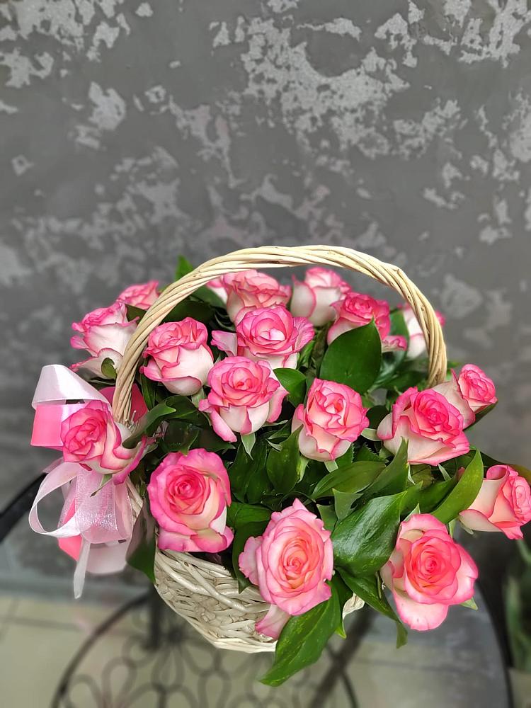 Композиция французская провинция в Лянторе Цветочная композиция из Розы в корзине в Лянторе