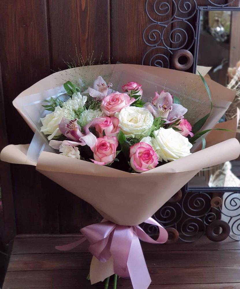 Букет майское утро в Лянторе Букет цветов из: Гвоздики, Орхидеи, Розы и Хризантемы в Лянторе