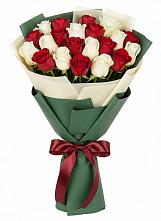 Микс из красных и белых роз в Лянторе Букет Микс из красных и белых роз в Лянторе