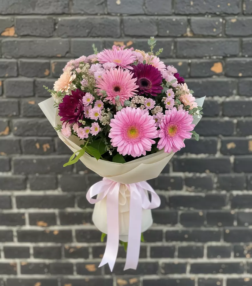 Букет яркие краски в Лянторе Букет цветов из: Герберы и Хризантемы в Лянторе