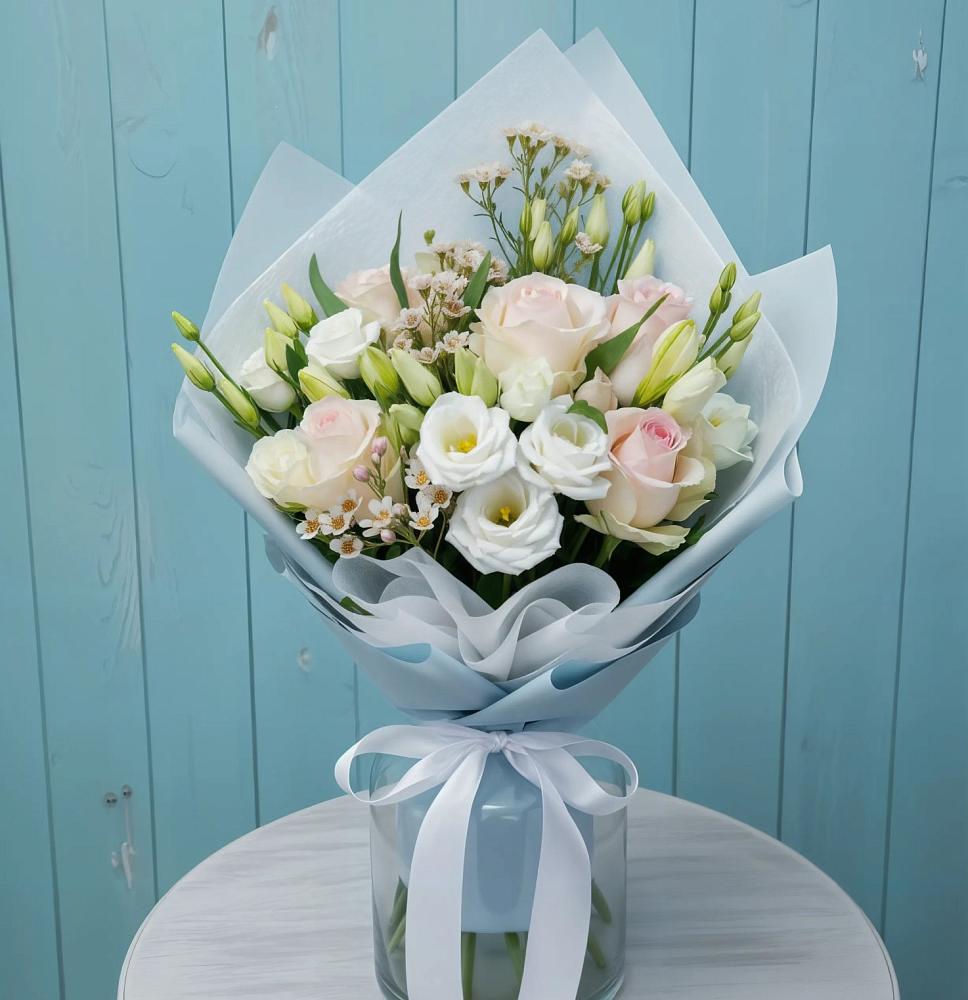 Букет очаровательный аромат в Лянторе Букет цветов из: Розы и Лизиантусы в Лянторе