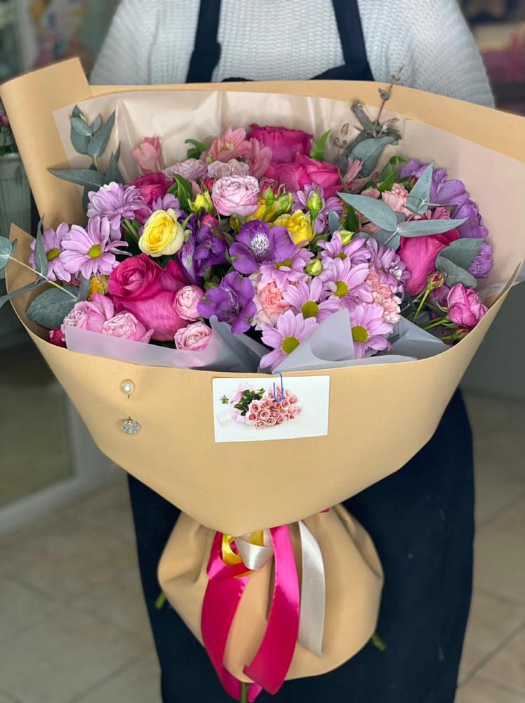 Букет вдохновленный любовью в Лянторе Букет цветов из: Хризантемы, Гвоздики и Альстромерии в Лянторе