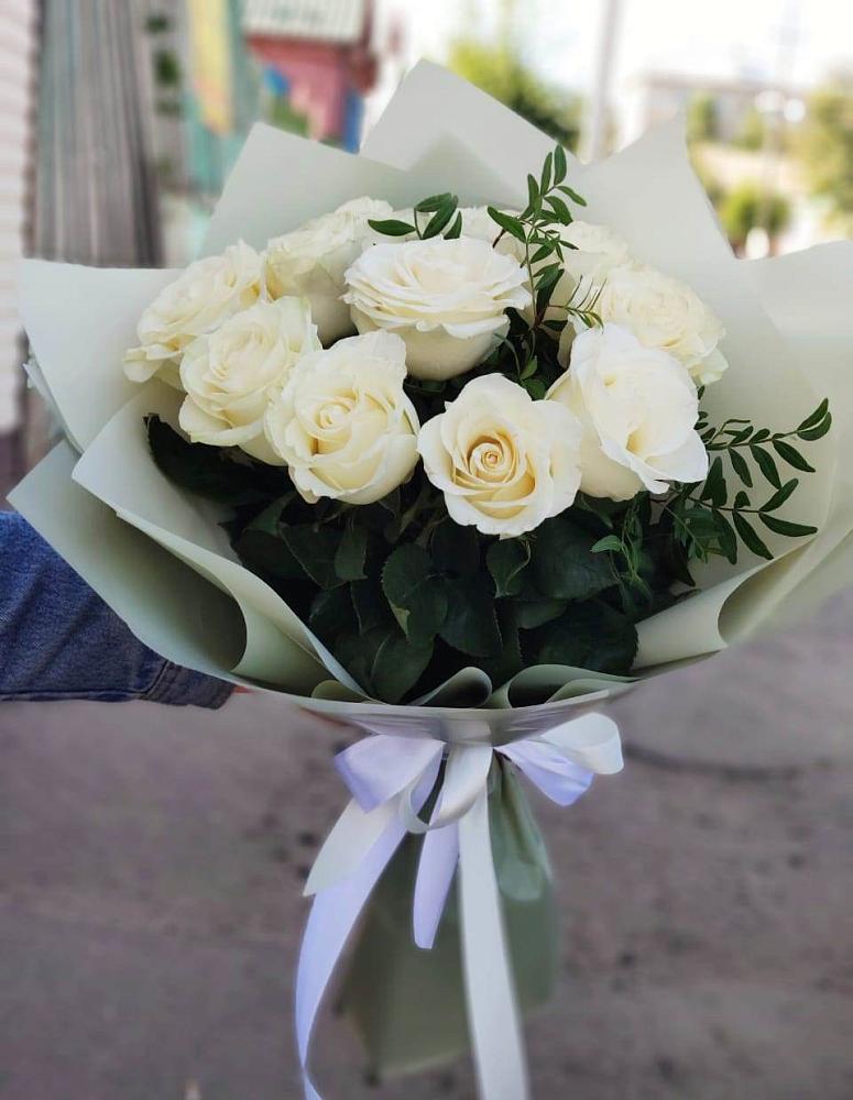 Белые розы Проуд в Лянторе Букет Белые розы Проуд в Лянторе