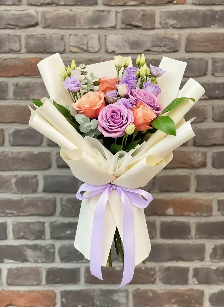 Букет цветочные ноты в Лянторе Букет цветов из: Лизиантусы и Розы в Лянторе