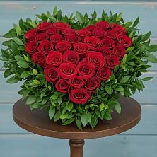 Композиция Сердце в любви в Лянторе Цветочная композиция из Розы в виде сердца в Лянторе