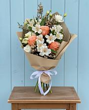 Букет яркий комплимент #REPLACE_PRED# Лянторе Букет цветов из:  Альстромерии, Лизиантусы, Розы и Хризантемы #REPLACE_PRED# Лянторе