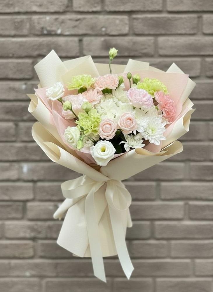 Букет Трепет мечты в Лянторе Букет цветов из: Гвоздики, Розы, Лизиантусы и Хризантемы в Лянторе