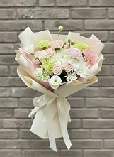 Букет Трепет мечты в Лянторе Букет цветов из:  Гвоздики, Розы, Лизиантусы и Хризантемы в Лянторе