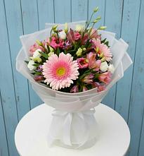 Букет прохладный бриз в Лянторе Букет цветов из:  Герберы, Альстромерии и Лизиантусы в Лянторе