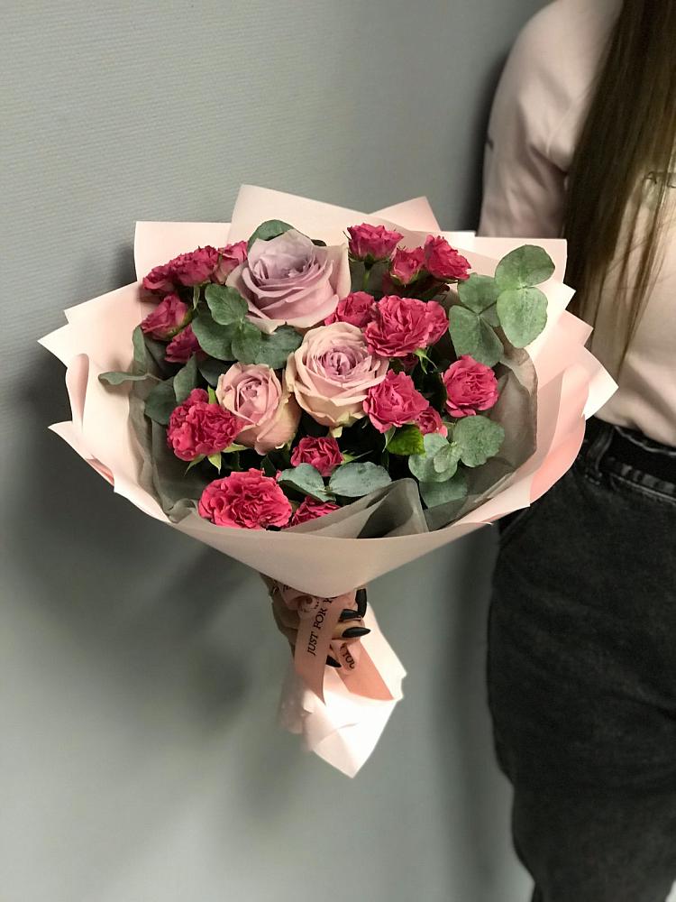 Букет цветов из: Гвоздики и Розы в Лянторе