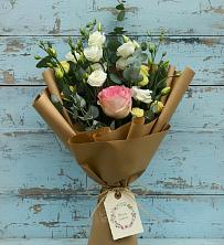 Букет нежный привет в Лянторе Букет цветов из:  Розы и Лизиантусы в Лянторе