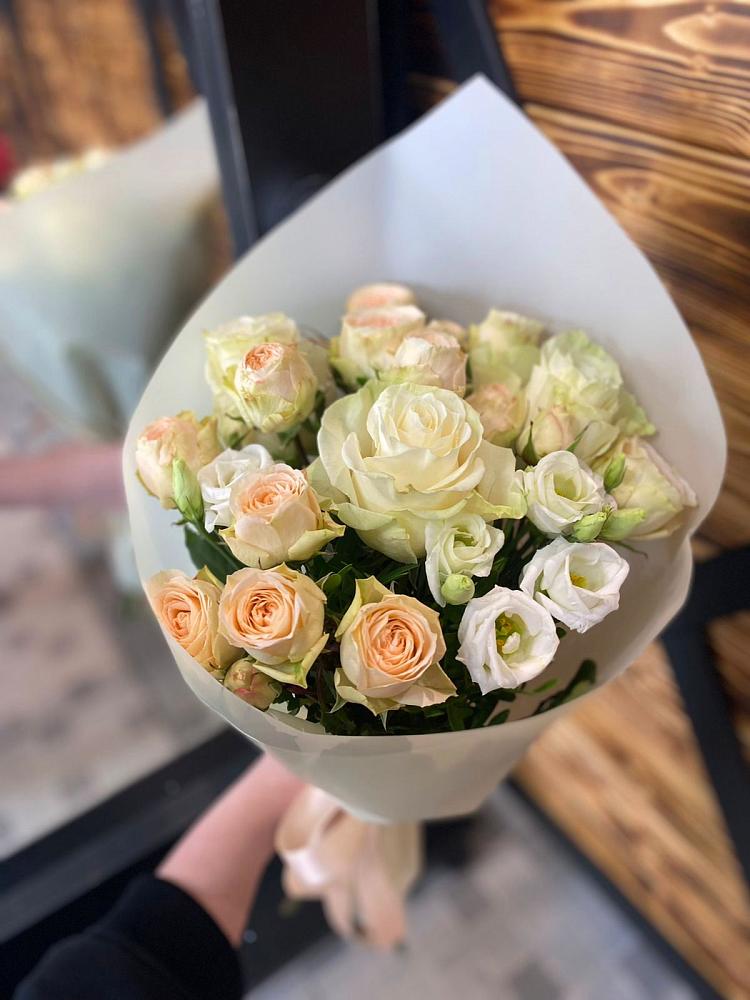 Букет цветов из: Розы и Лизиантусы в Лянторе